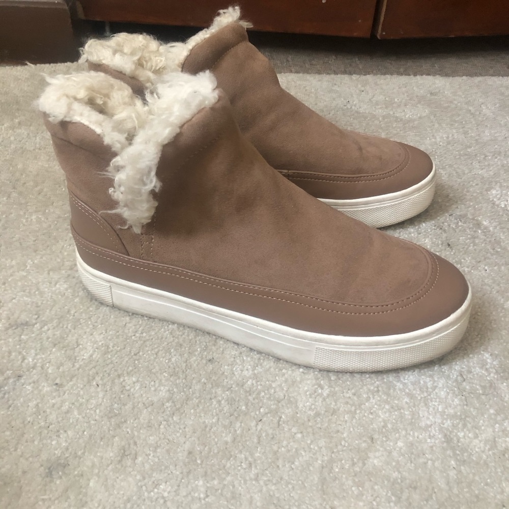 Tan boot shoes